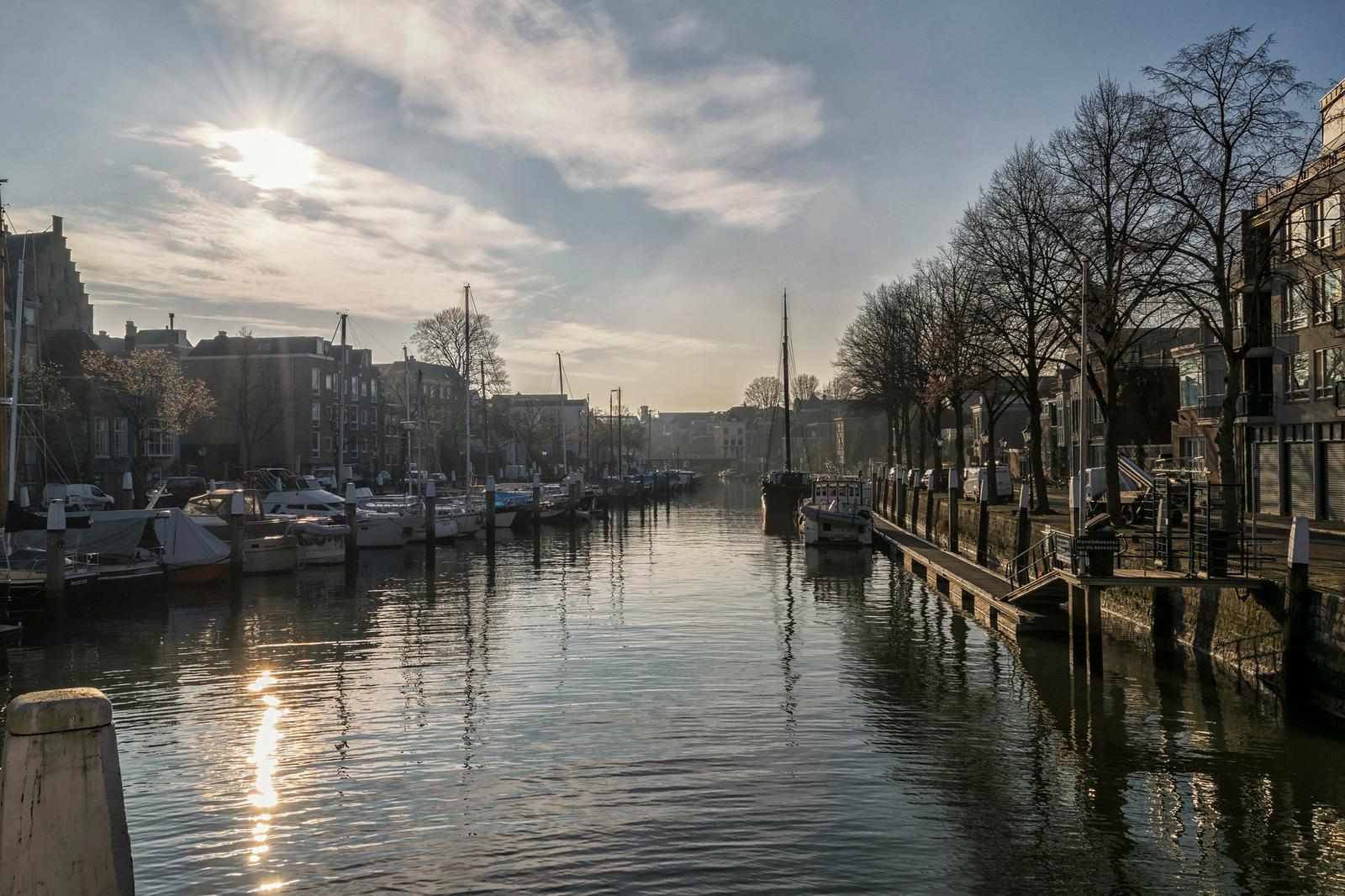 First Light, Clear Mind: Oost's Best Sunrise Spots for Morning Meditation and Yoga